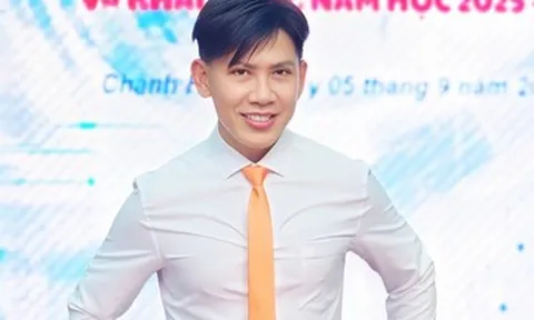 Ca sĩ 'Mưa bụi' nổi tiếng Việt Nam là thầy giáo dạy Toán suốt 40 năm