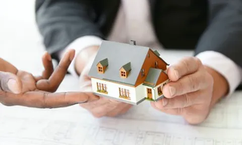 Cháu ép đòi thừa kế, bà ngoại 70 tuổi tìm luật sư 'lật ngược tình thế'