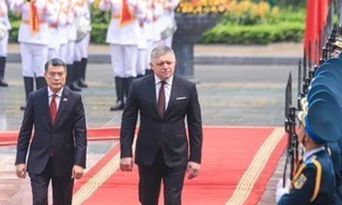 Thủ tướng Lê Minh Hưng chủ trì Lễ đón Thủ tướng Slovakia thăm Việt Nam