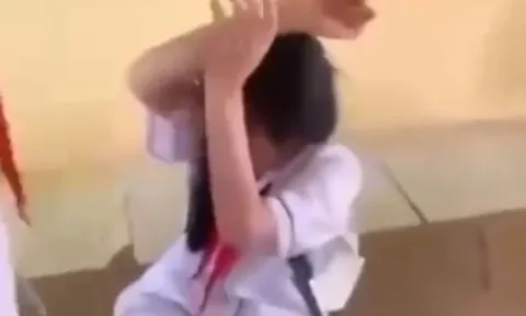 Học sinh lớp 8 bị bạn cùng lớp đánh, ép cởi áo để quay clip