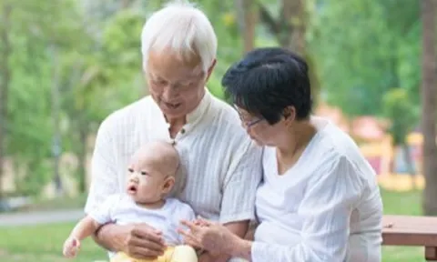 Về già, để nhận được sự tôn trọng của con cái, không nên sống chung, càng không nhận lời chăm cháu vì lẽ này