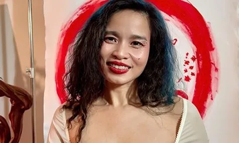 Nỗi đau và sự cô độc ám ảnh của nữ ca sĩ 'điên nhất showbiz Việt'