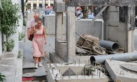 Phố trung tâm Hà Nội bị đào xới: Hệ quả của việc hạ tầng 'chạy sau' phát triển đô thị