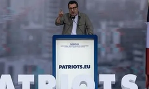 Phó Thủ tướng Ý kêu gọi quay trở lại nhập khẩu năng lượng từ Nga