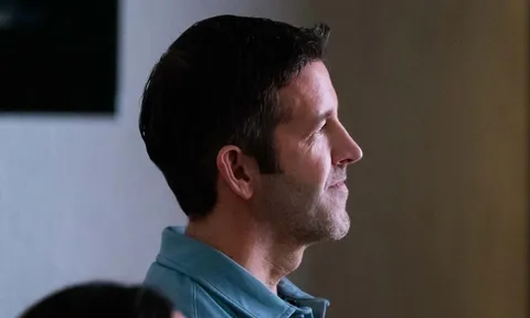 Học vấn khó tin của người kế nhiệm Tim Cook tại Apple