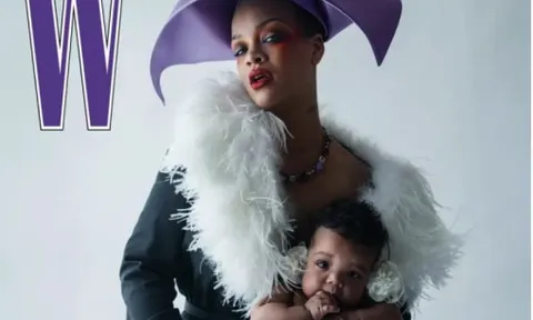 Con gái chưa đầy 1 tuổi của Rihanna cùng mẹ gây bão mạng