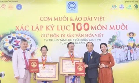 100 món muối độc đáo cùng áo dài Việt được vinh danh