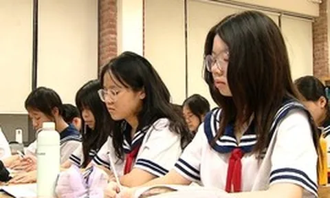 Khi nỗi lo trượt trường mong muốn không còn là chuyện của riêng đề thi