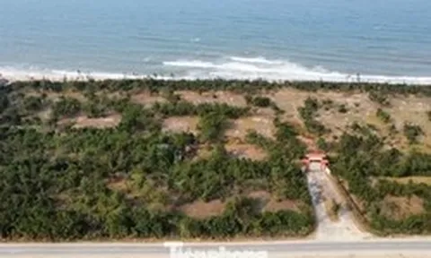 Ôm 'đất vàng’ rồi bỏ hoang nhiều năm, người dân khốn khó vì thiếu lối ra biển