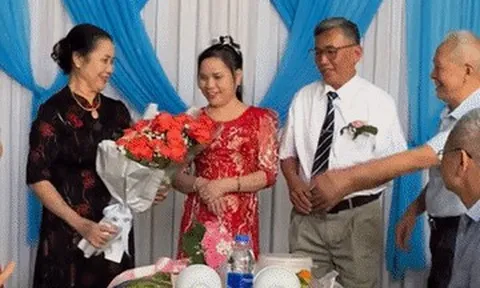 Chú rể 71 tuổi cưới cô dâu 66 tuổi ở Lào Cai, 11 con làm cỗ ăn mừng