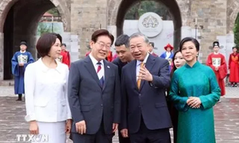 Tổng Bí thư, Chủ tịch nước và Phu nhân chủ trì chương trình đặc biệt tại Hoàng Thành Thăng Long