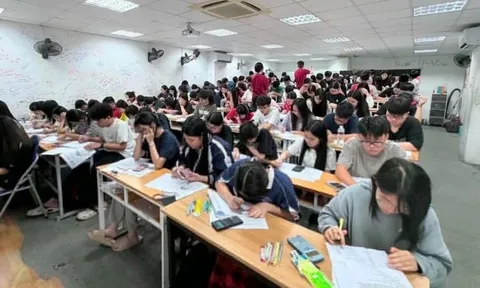 Chi cả chục triệu mỗi tháng cho 'cuộc đua' vào lớp 10 công lập