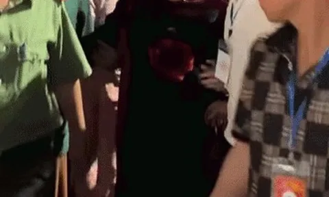 Xuân Hinh được hộ tống giữa vòng vây khán giả, Chi Pu khoe đường cong