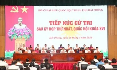 Thủ tướng Lê Minh Hưng tiếp xúc cử tri, tặng quà công nhân lao động Hải Phòng