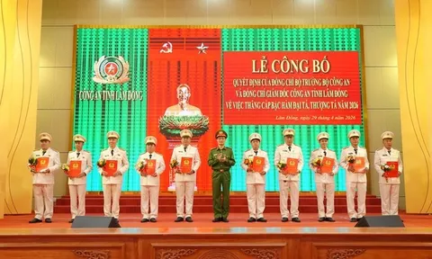 Thăng cấp bậc hàm cho 98 cán bộ chủ chốt Công an Lâm Đồng