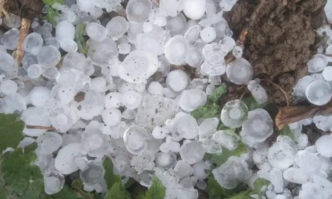 Mưa đá xuất hiện ở miền Bắc vào tháng 4 có bất thường?