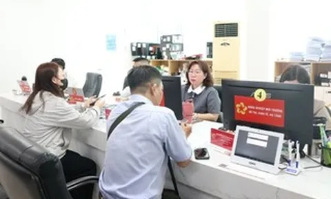 Từ ngày 1-5: Ai có quyền quyết định cho cán bộ TPHCM đi nước ngoài?