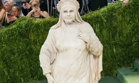 Heidi Klum gây sốc