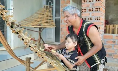 8X Tây Nguyên gác hạnh phúc riêng, đi hát để nuôi đàn con không cùng huyết thống
