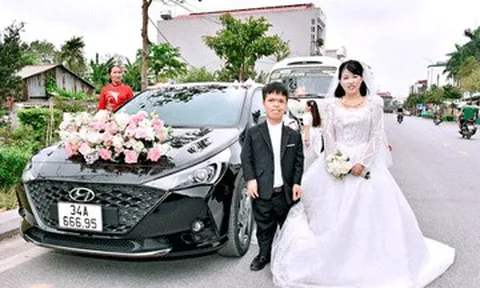 Chàng trai 1m30 vượt 400km cưới cô gái Nghệ An sau 8 năm yêu