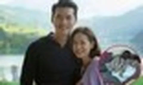Đang tràn lan loạt ảnh Son Ye Jin ngả ngốn, lao vào lòng trai lạ