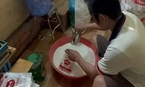 Đột kích một kho hàng, công an phát hiện đường dây sản xuất bột ngọt Ajinomoto giả, hơn 4 tấn đã tuồn ra thị trường