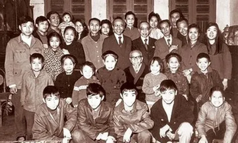 Chủ tiệm vàng nức tiếng Hà thành dạy 8 con thành tài, 4 người là giáo sư