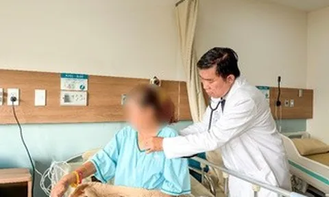 Ho kéo dài, người phụ nữ bị các tạng trong ổ bụng di chuyển lên ngực