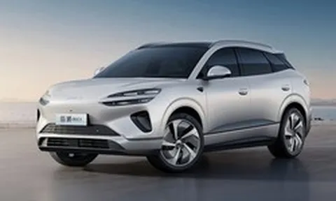 Mẫu xe bán chạy của BYD tại Việt Nam chính thức ra mắt phiên bản mới: 'Ăn xăng' 3,3 lít/100km, đi gần 2.000km không cần tiếp nhiên liệu