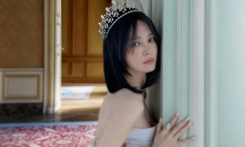 Khi ‘nữ hoàng ngái ngủ’ Song Hye Kyo gặp Chaumet trên trang bìa Vogue