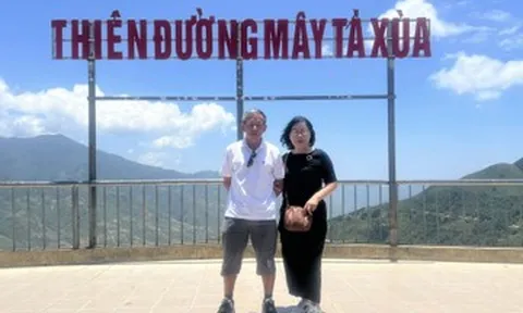Ông giáo có 17 chuyến xuyên Việt, kể lần ô tô hỏng, 'chồng lái, vợ ôm can xăng'