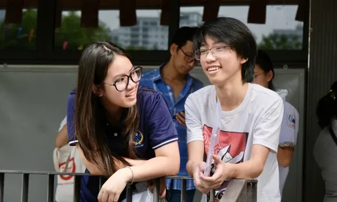 Hơn 124.000 học sinh làm thủ tục thi lớp 10 ở Hà Nội