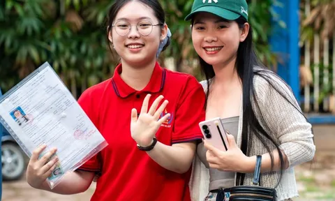 Kỷ lục 124.000 học sinh bước vào kỳ thi 'căng' hơn vào đại học