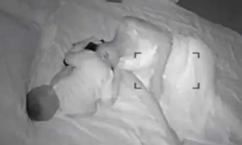 Vợ ngày càng lạnh nhạt, hờ hững, chồng lén đặt camera phòng ngủ thì thấy cảnh không thể bình tĩnh