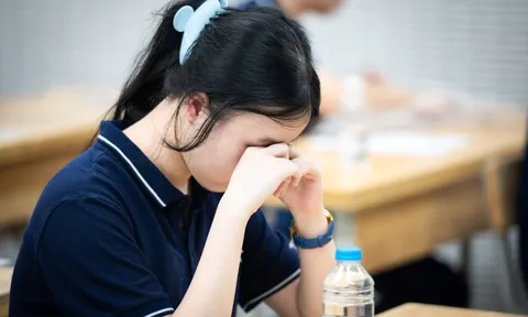 Bốn thí sinh mang điện thoại, bị đình chỉ thi lớp 10 ở Hà Nội