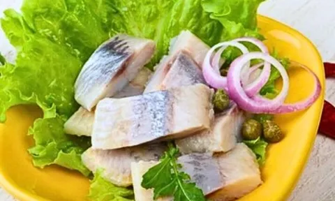 Loại cá bình dân nhưng omega-3 cao gấp đôi cá hồi, bổ não lại ít xương, thơm ngon bé nào cũng mê