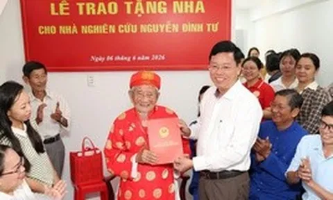 TPHCM tặng căn hộ cho nhà nghiên cứu Nguyễn Đình Tư
