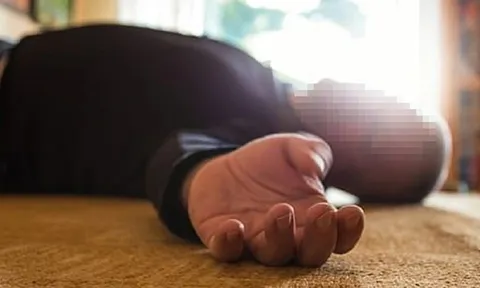 Người đàn ông 56 tuổi tử vong khi đi bộ, bác sĩ chỉ mặt "chớ dại làm 4 thói quen này"