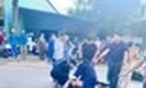 Gặp người nguy kịch trên đường, nhóm y bác sĩ lao vào cấp cứu nạn nhân