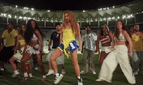 "Nữ hoàng World Cup" Shakira đích thị là "ma cà rồng", cứ nhìn sang tình cũ bội bạc là thấy!