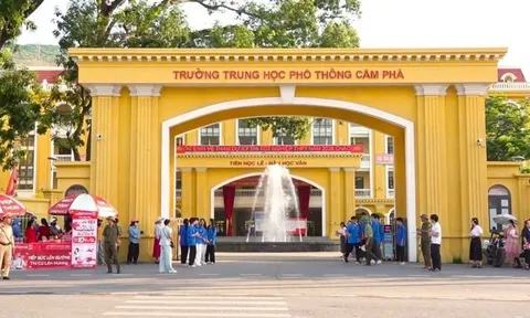 Quảng Ninh kỷ luật 3 cán bộ vụ giám thị bị tố hỗ trợ thí sinh xem bài