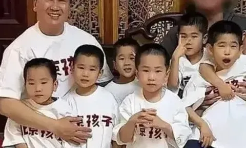 Ông bố giám đốc nghỉ việc ở nhà chăm đàn con sinh 7