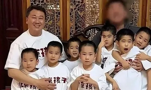 Ông chủ mỏ giàu có từ bỏ sự nghiệp, ở nhà làm 'bảo mẫu' cho 7 con trai