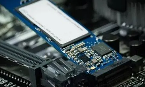 Sếp hãng bán dẫn cảnh báo: Thị trường SSD bán lẻ gần như bị bóp nghẹt, AI hút sạch nguồn cung chip