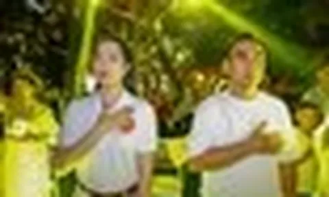 Bức hình xúc động của MC Quyền Linh và người yêu cũ