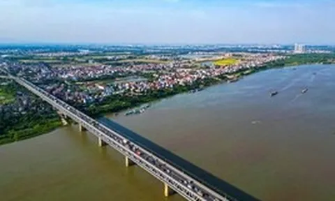 Thành phố bên sông và 'giới hạn đỏ' của sông Hồng