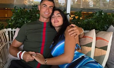Ronaldo hội ngộ vợ người mẫu sau khi phá kỷ lục tại World Cup