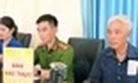 Đạp xe từ Kon Tum về Nghệ An, cụ ông 75 tuổi nuôi hy vọng tìm hai anh liệt sĩ