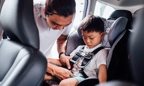 Hiểu đúng quy định xử phạt liên quan đến thiết bị an toàn cho trẻ em trên xe ô tô