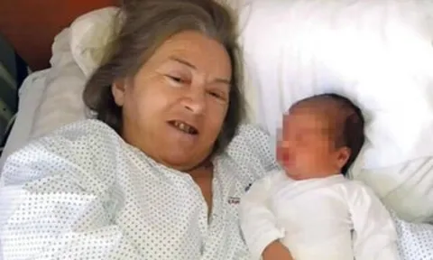 Mẹ U60 mới có con, vừa sinh xong chồng vào nhìn 1 cái liền chia tay, lý do bất ngờ